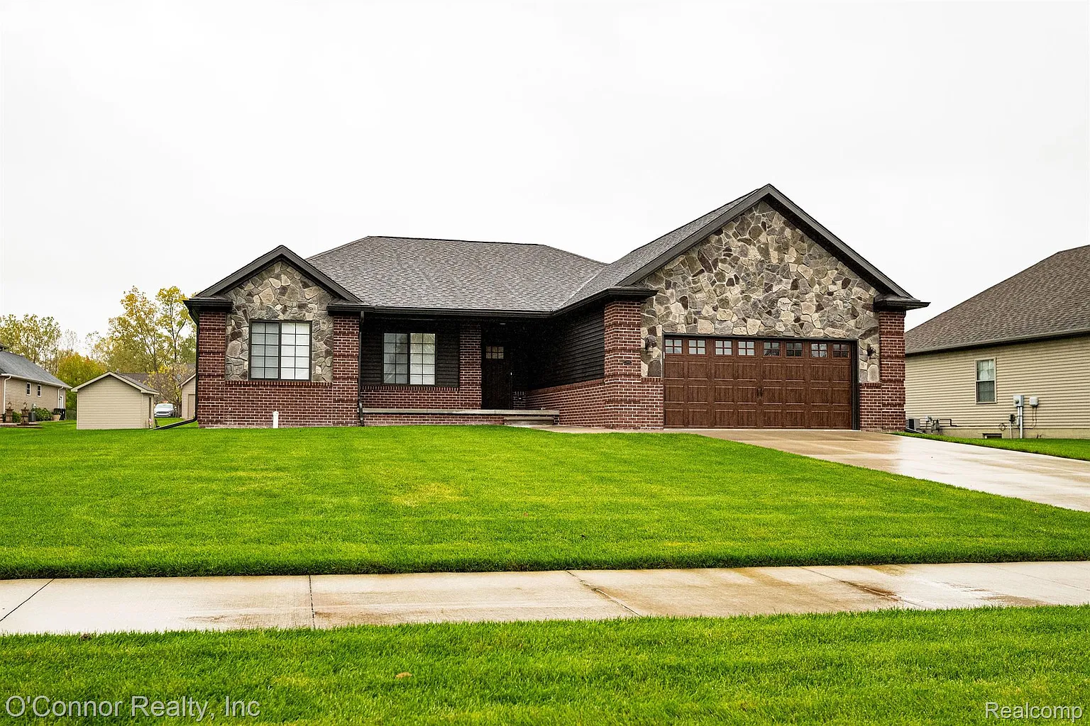 240 Capitol Dr photo 1