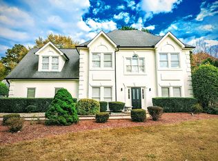 945 Brandon Ridge Dr, Roswell, GA 30075