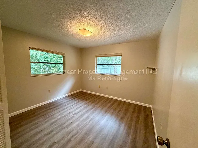 423 Whispering Oaks Ct — Photo 17