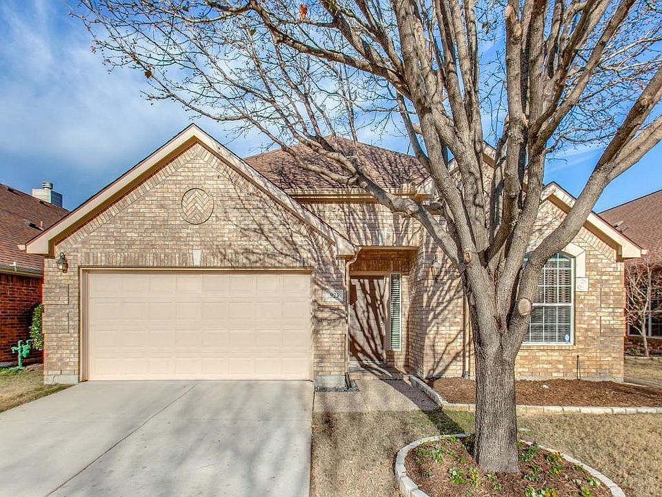 1st image of 925 Grand Cypress Ln