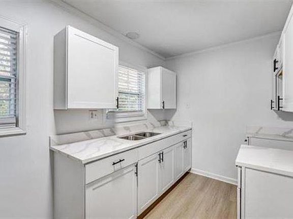 3rd image of 4029 Hermitage Dr