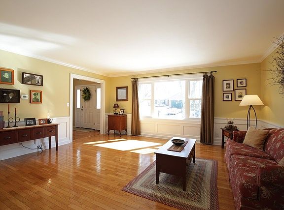 4th image of 1854 Chandler Ave