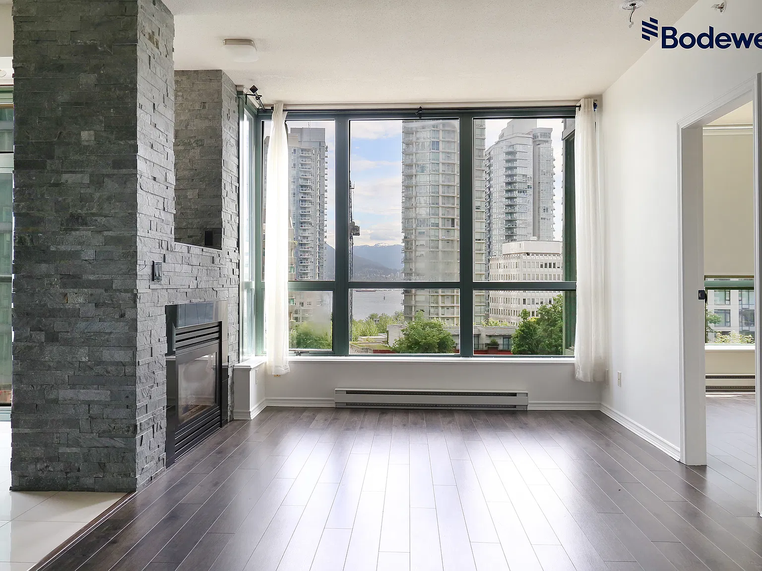 1239 Georgia St W — Photo 1