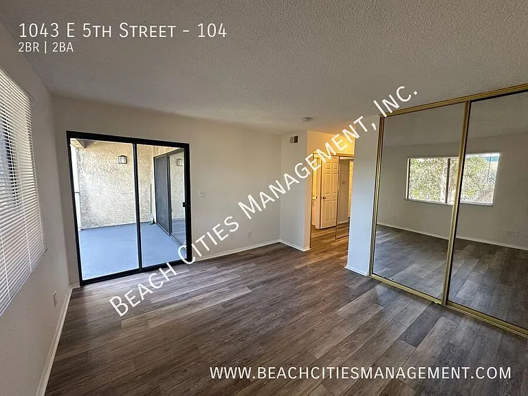 1043 E 5th St #104 — Photo 29