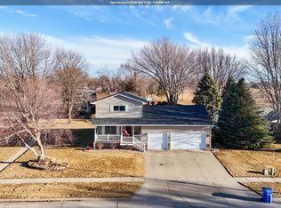 1804 Augusta Dr, Vermillion, SD 57069