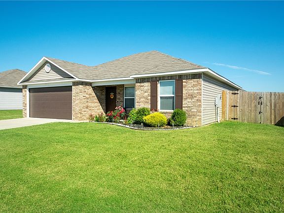 2nd image of 809 NW Evans Cir
