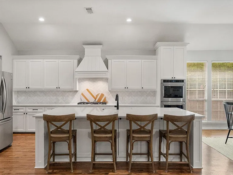 1702 Forest Bend Ln — Photo 15