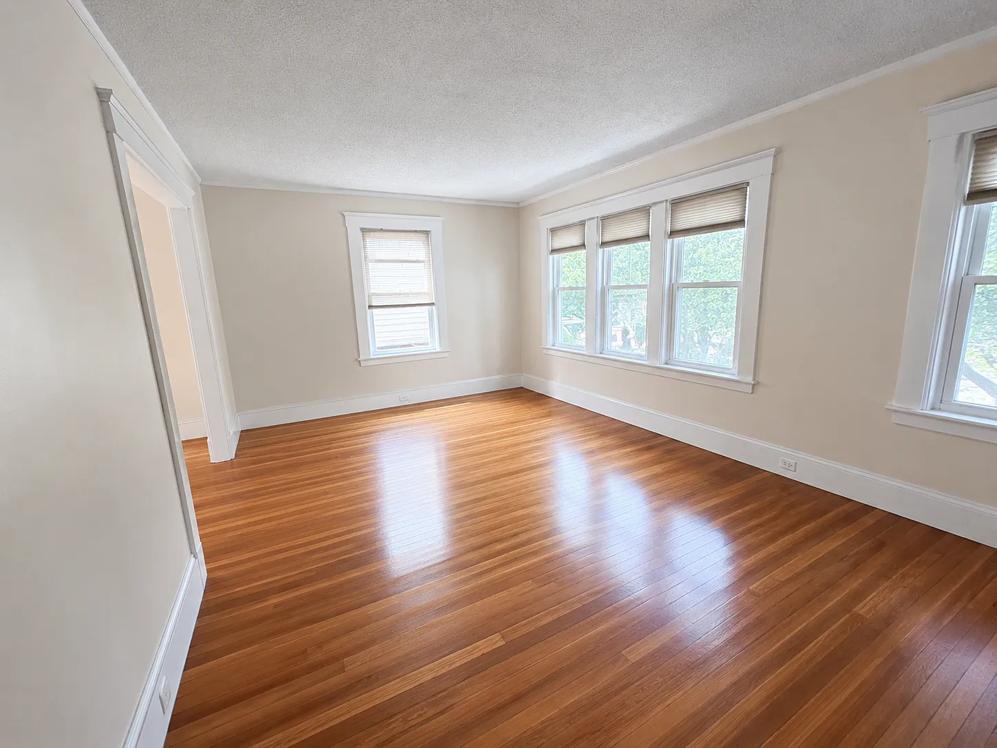 2 bed, 1000 sqft, $2,575 — Photo 4