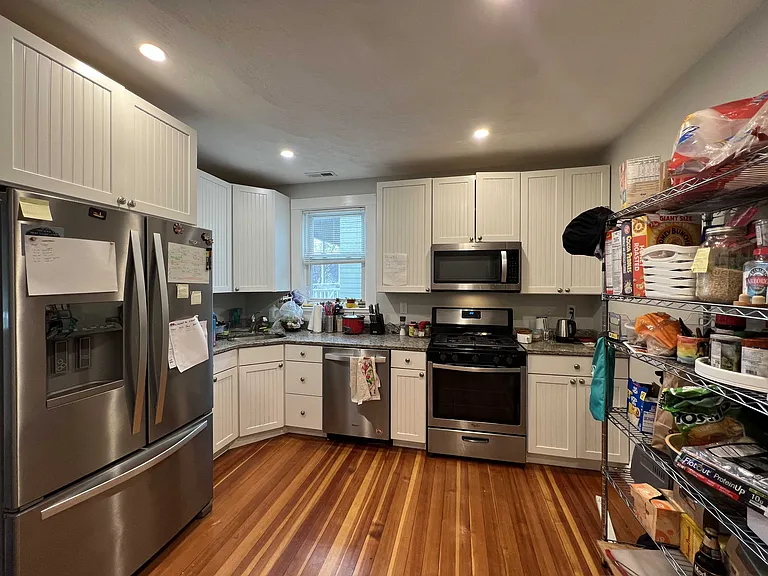 Highland Ave — Photo 10