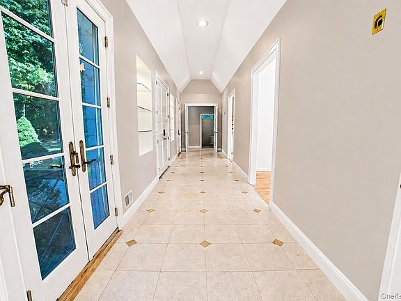 4th image of 704 Short Beach Road