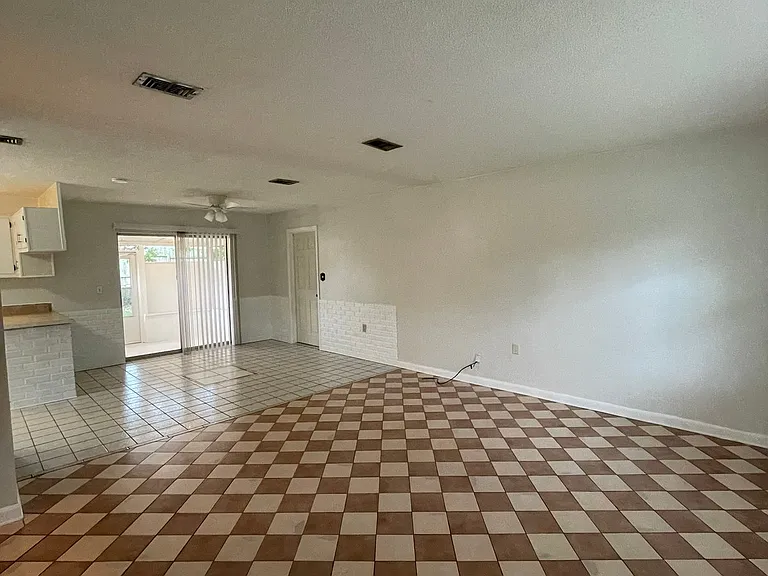 48 Fawn Ln — Photo 2