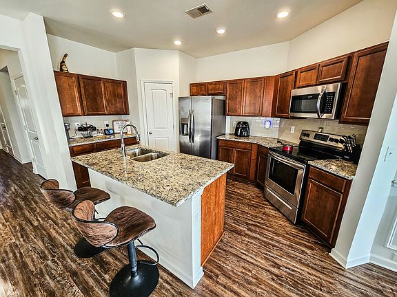 4th image of 404 Tines Dr