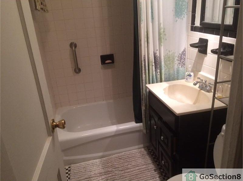 1st image of 1331 Adee Ave APT 1