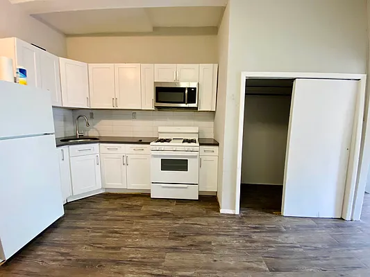 Rented by Blue Egg Realty Corp | media 16