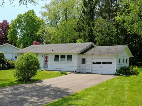 124 Circle Dr, Bath, NY 14810