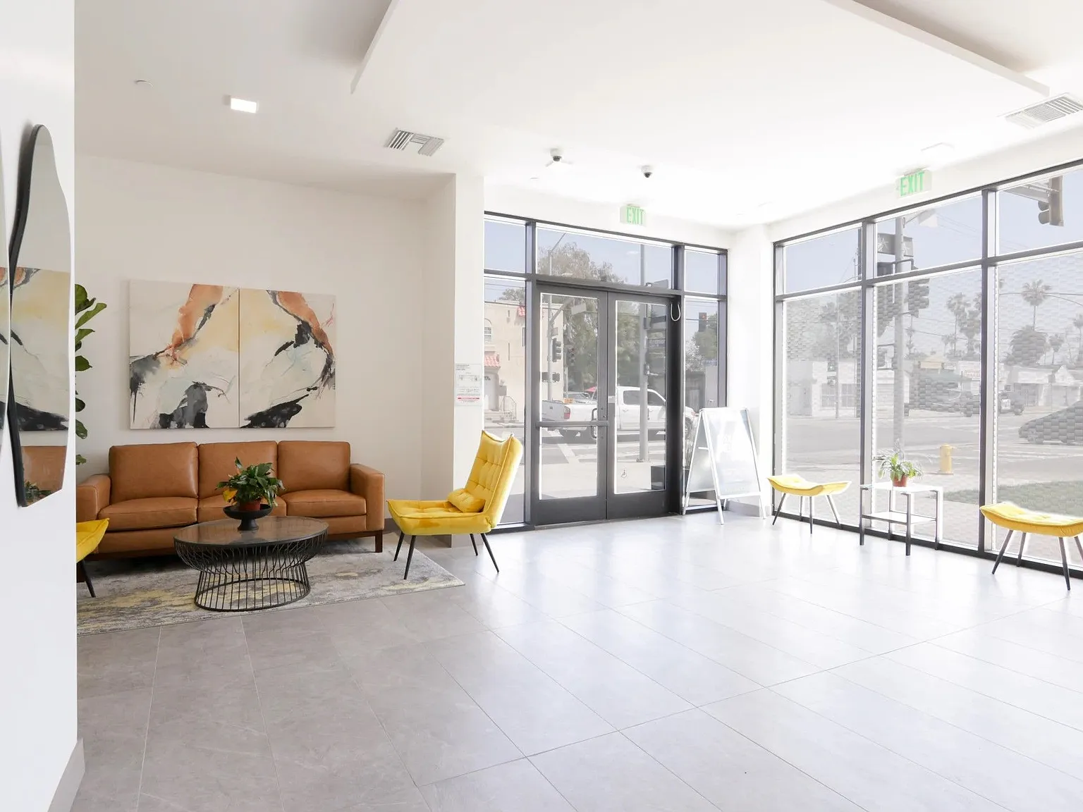 4660 Melrose — Photo 3