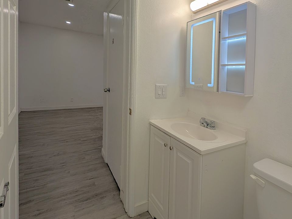 2nd image of 11944 Runnymede St APT 9