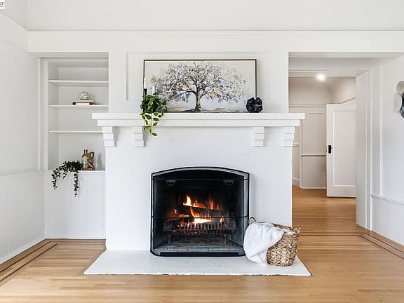 5th image of 2404 Divisadero St