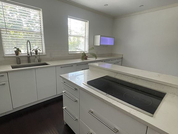4th image of 510 Refugio St