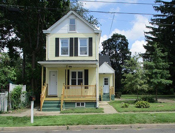 1st image of 224 Field Ave