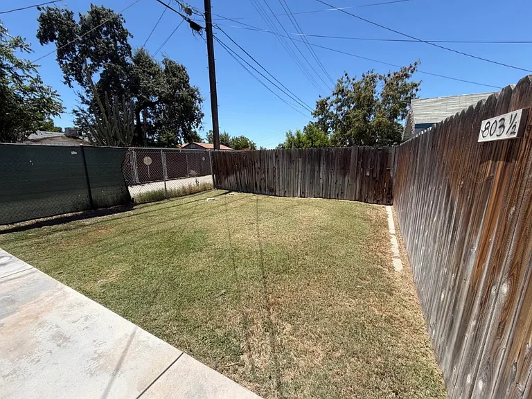 Lincoln Ave — Photo 4
