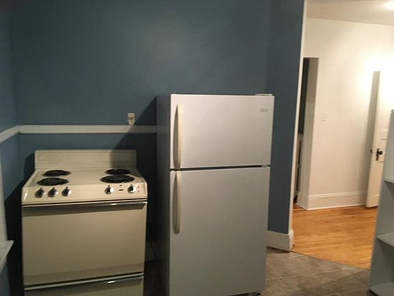 3rd image of 402 E Portage Ave APT 3