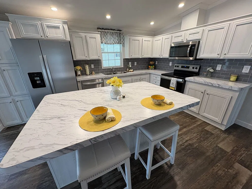 3 bed, 2.0 bath, 1355 sqft, $1,399 — Photo 3