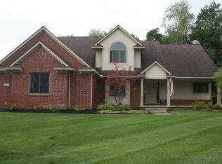 8123 Carpathian Dr, White Lake, MI 48386