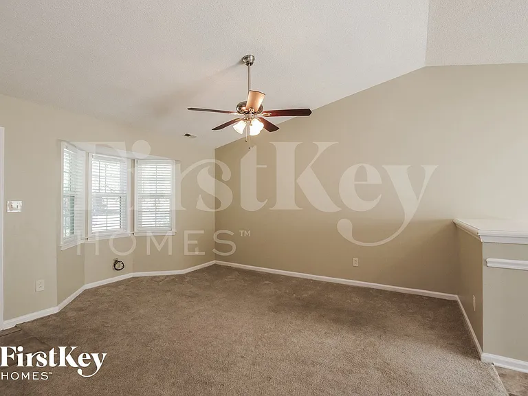 3204 Faircroft Way — Photo 9