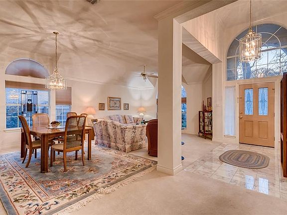 3rd image of 10117 Pinehurst Dr