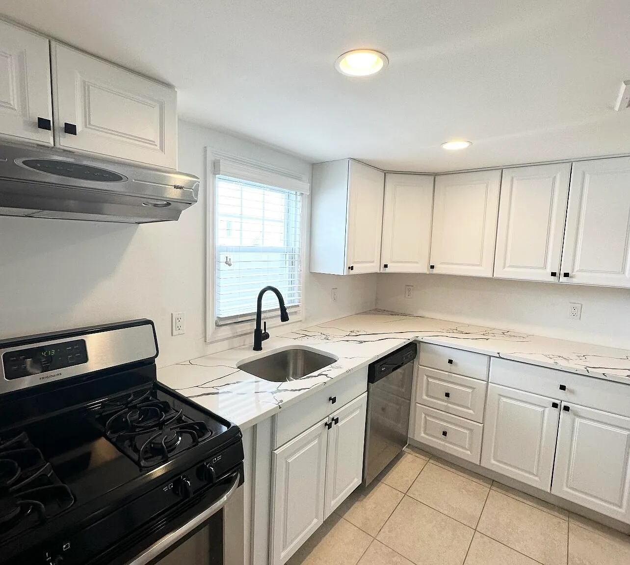 4 bed, 1714 sqft, $7,590 — Photo 2