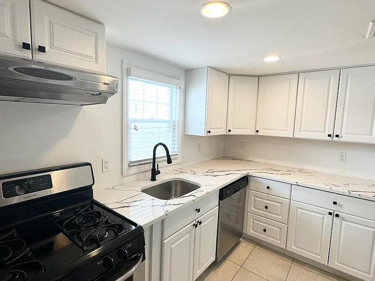7 Princeton Ave — Photo 2