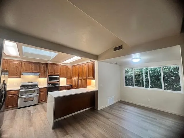 3 bed, 1900 sqft, $5,050 — Photo 4