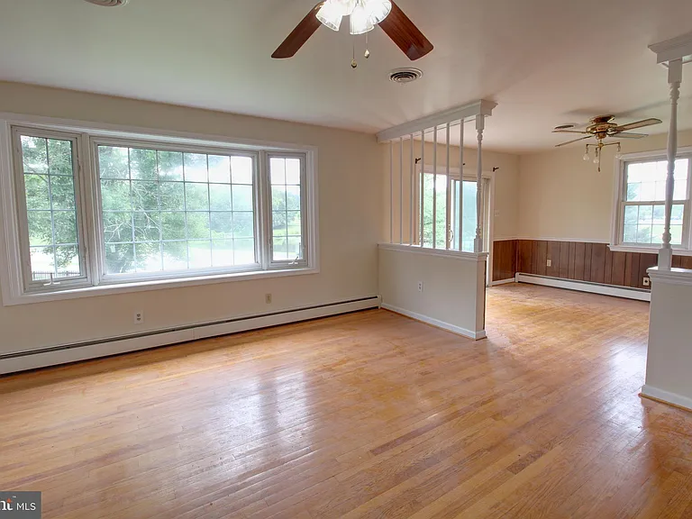 113 Thornton Ct — Photo 2