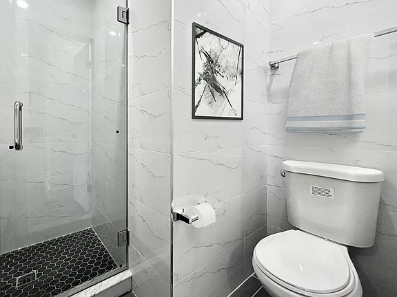 5th image of 953 Columbus Ave #2S