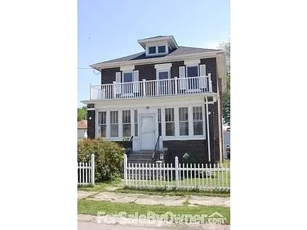 126 Davis Ave photo 1