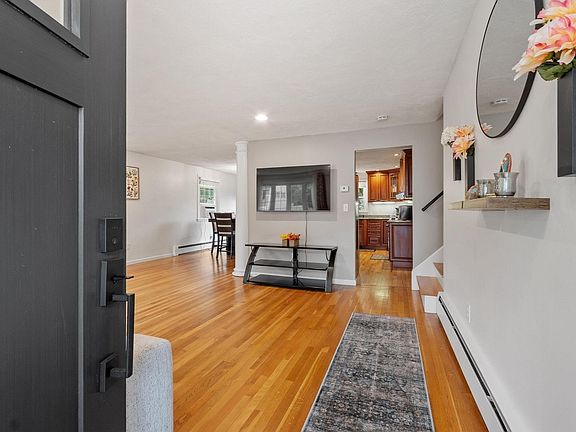 3rd image of 119 Smith St