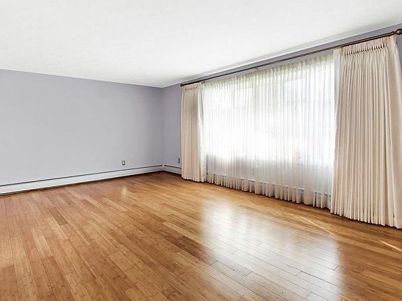 5th image of 2819 Bradley Ave