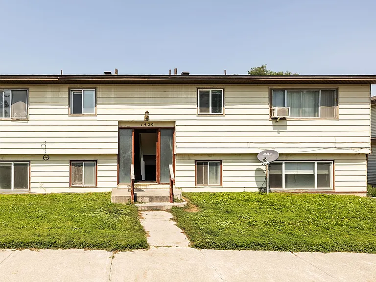 D1420AV — Photo 1