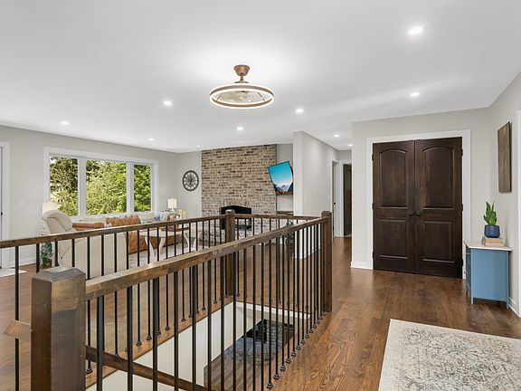 5th image of 2615 Garland Ln N