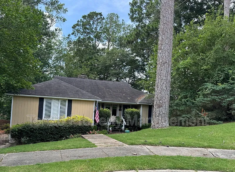 3 bed, 3.0 bath, 2428 sqft, $2,050 — Photo 2