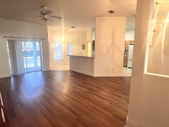 3rd image of 2574 SE Victory Ave