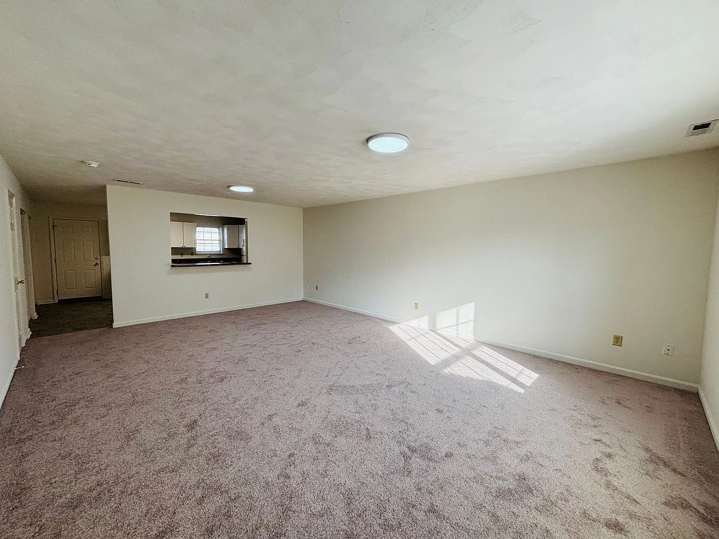 2 Bedroom, 2.5 Bath Townhouse — Photo 3