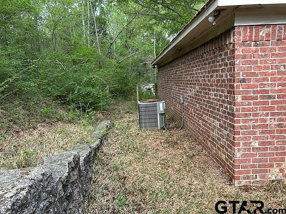 2nd image of 712 Leon Dr