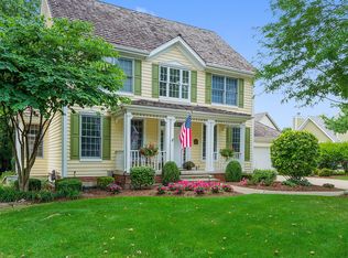 934 Winslow Cir, Glen Ellyn, IL 60137