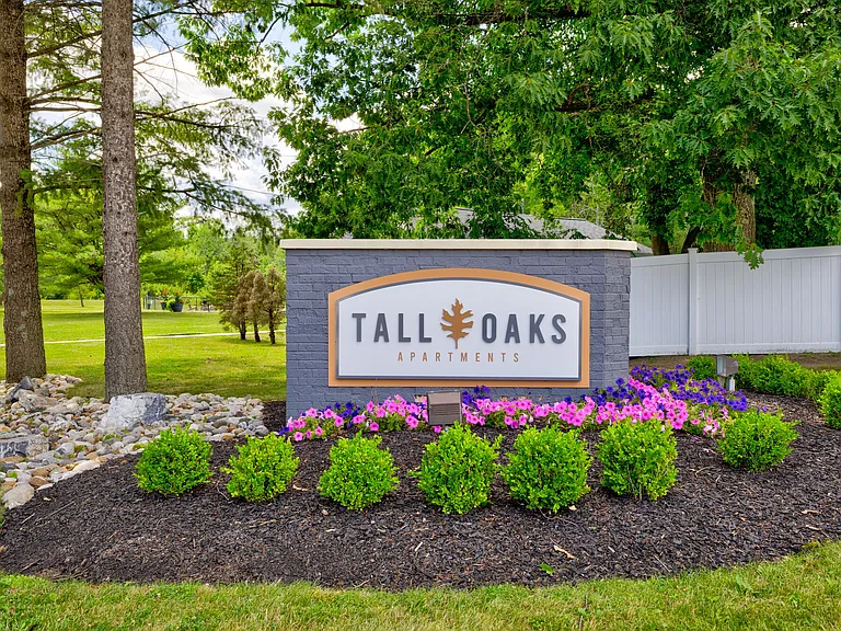 Tall Oaks Apartments — Photo 9