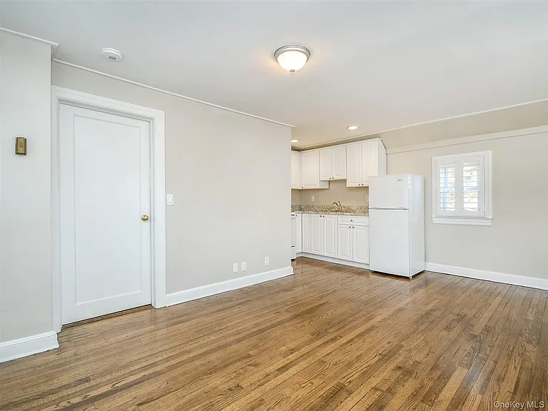 61 Locust Ave #1 — Photo 6