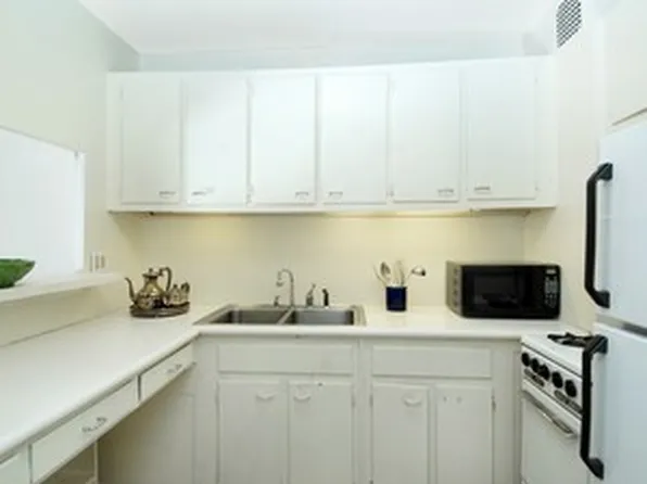 251 East 51st Street image 1 of 4