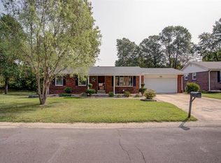 42 Eastmoor Dr, Wood River, IL 62095