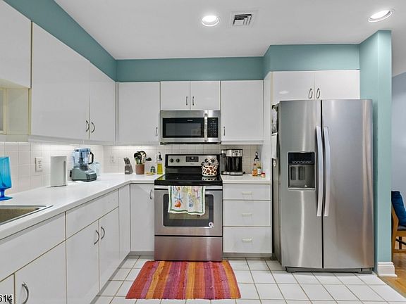 2nd image of 208-32 Shearwater Ct BLDG 208 #32